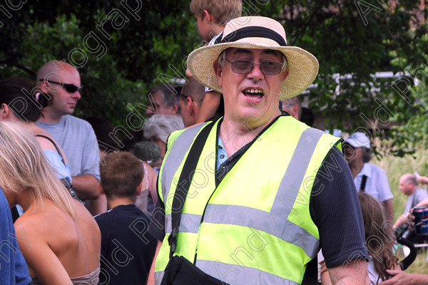 ANP09-890-03 
 All images copyright Andy Newbold 2009 
 Keywords: leatherhead duck race, river mole, councillor Tim Hall,